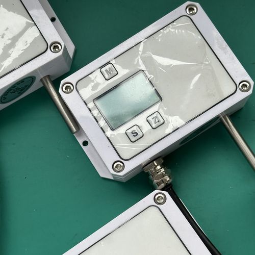 苏上润壁挂型温度变送器高精度室内环境液晶显示温度传感器4-20MA