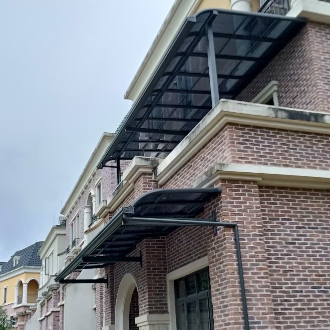 阳光板静音雨棚户外PC耐力板铝合金透明家用楼顶窗户遮雨棚定 制
