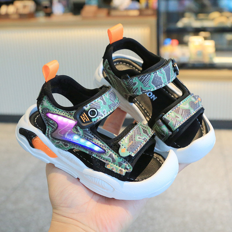 儿童凉鞋男童软底防滑发光24岁3男宝沙滩鞋迷彩色小男孩运动凉鞋