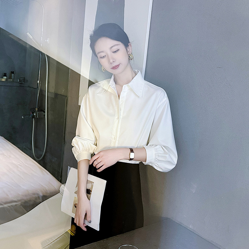 高级感白色半袖衬l衫女设计感小众宽松灯笼袖夏季工装通勤抗皱衬
