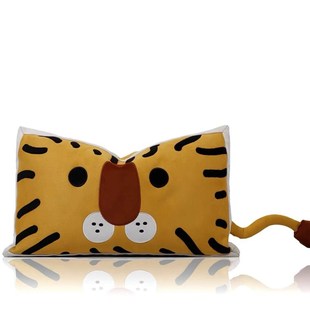 修可爱靠垫腰枕 儿童房样板间卡通贴布绣花狮子抱枕客厅沙发装