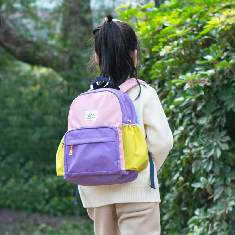 户外儿童背包女孩外出旅游超轻便幼儿园双肩包一年级书包女孩春游