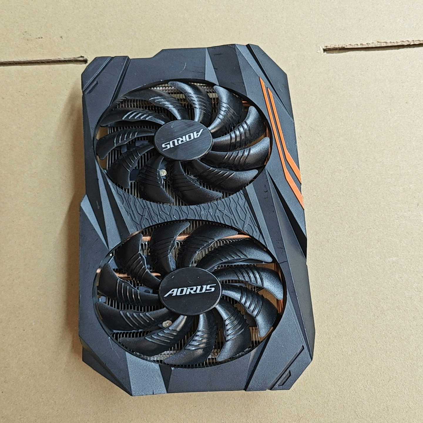 技嘉RX570散热器功能接口,灯光正常使用如图一样--议价商品