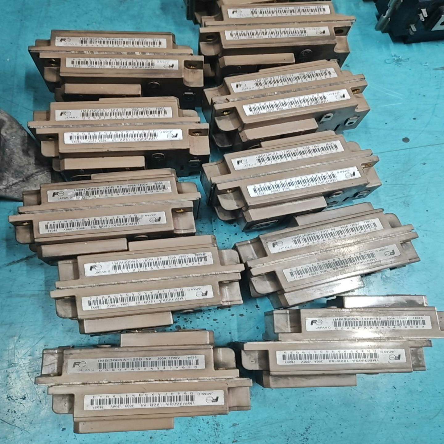 议价原装拆机1MBI300SA-120B-52模块，成色如图，测