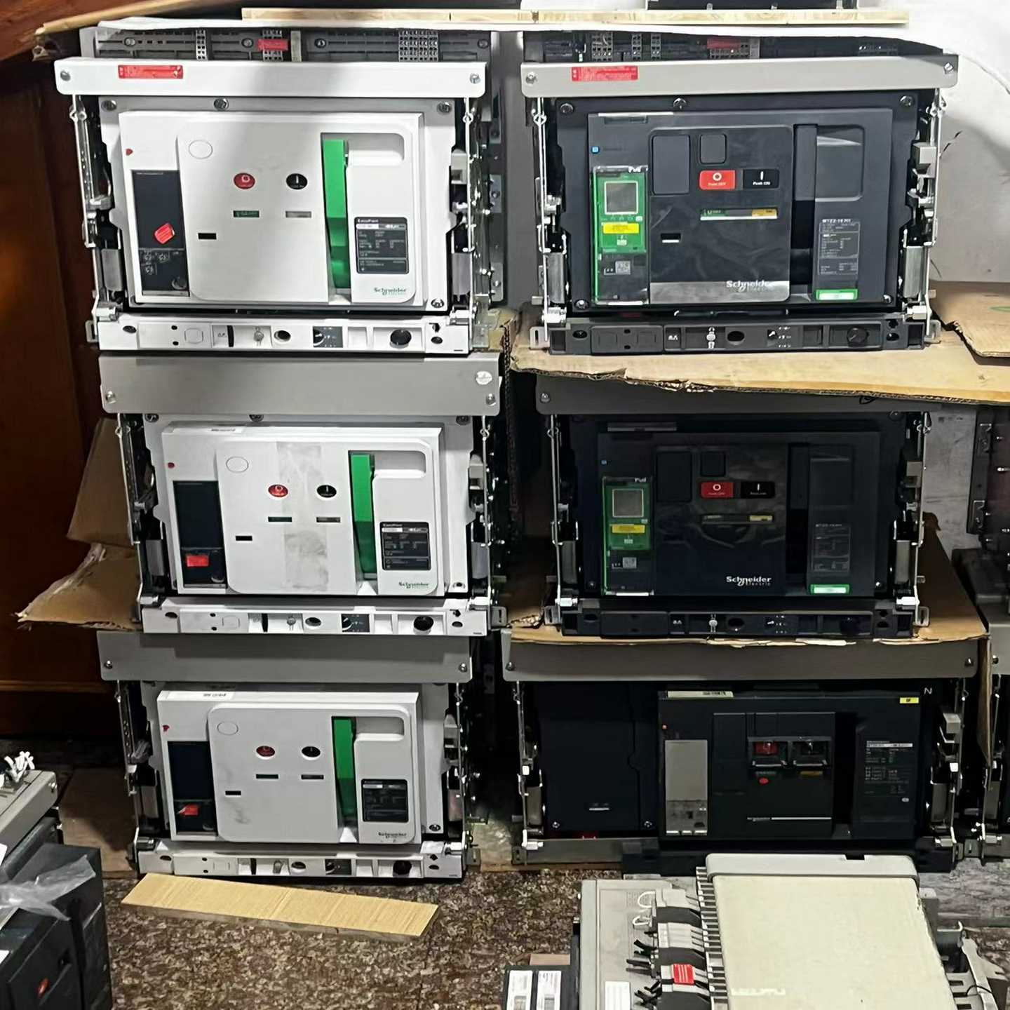 施耐德断路器MasterpactMT32H1，1000V，--议价商品