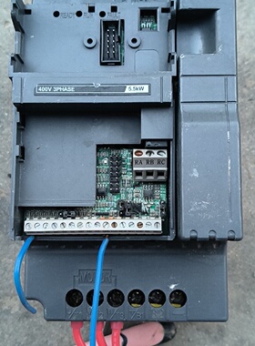 寻I众辰变频器Z24005R5G5.5KW三相380V拆