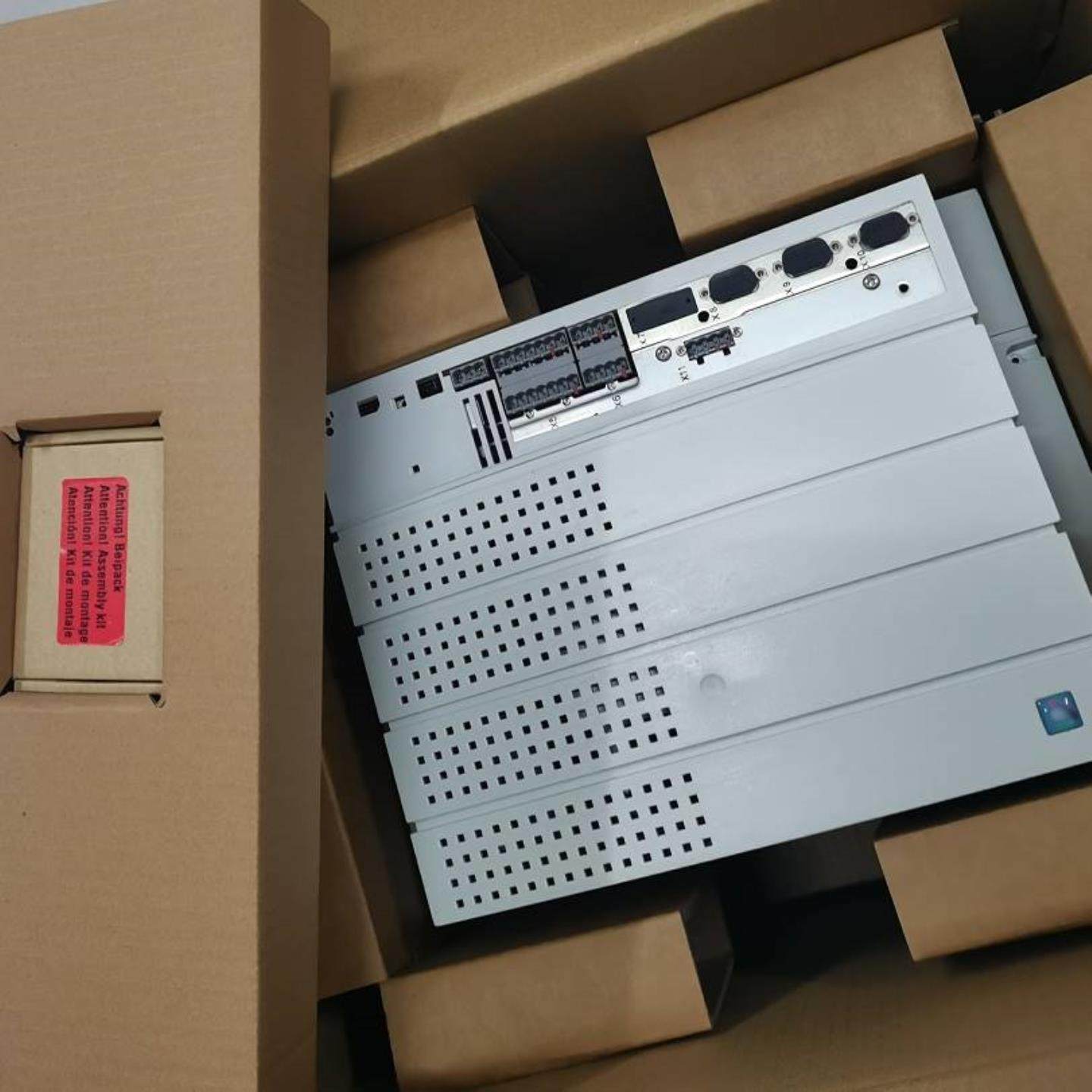 配件E82EV152K4C200 E82EV152K2C伦茨变频器库存现货实拍议价