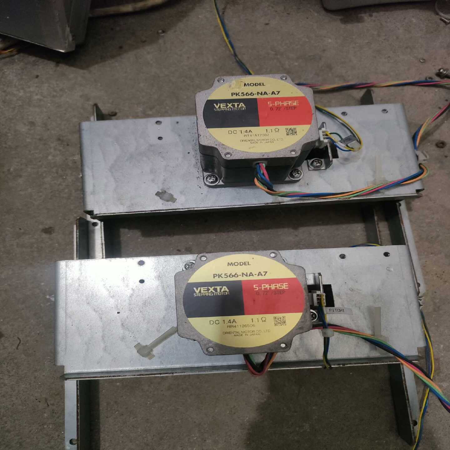 (机械元件)拆机步进，两种规格，一对是带蠕动泵的，另一对是齿