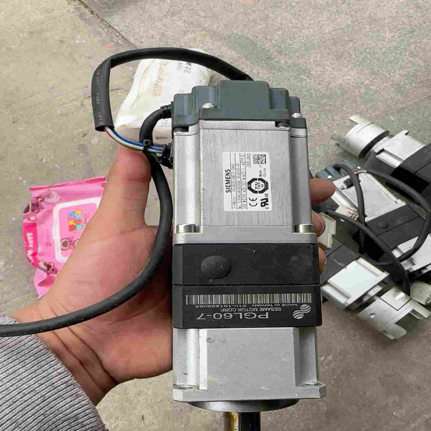 议价西门子1FL4032-0AF21-0AA0伺服电机有W需要联系维修/现货