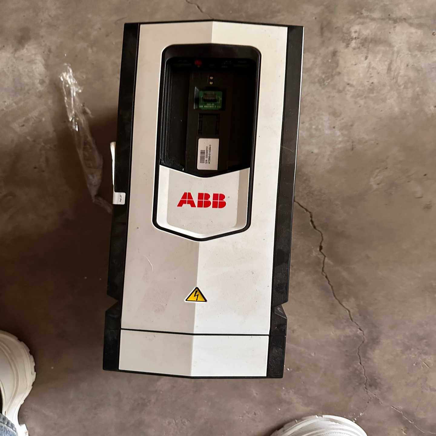 ABB880变频器ACS880-01-02A4-3图片实物（零零电子）