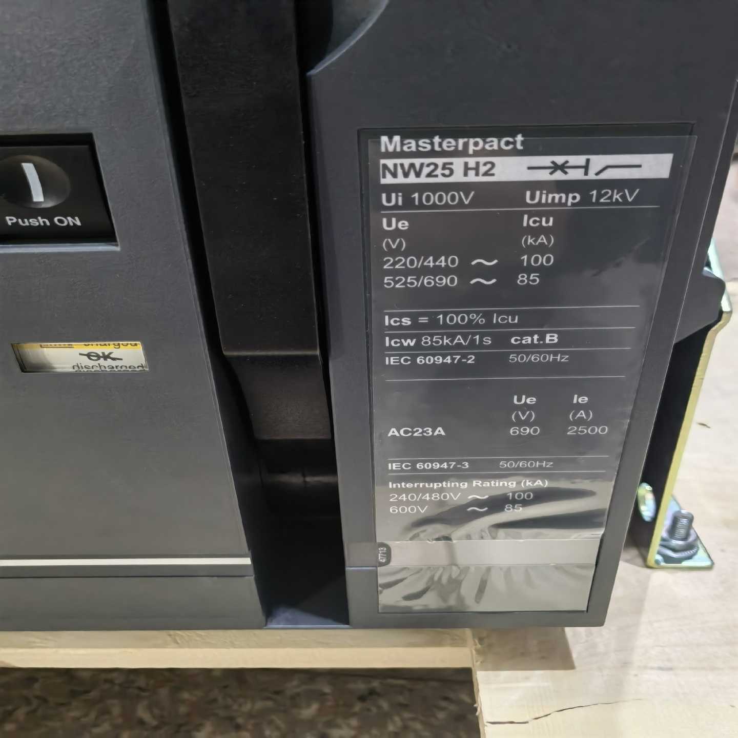 施耐德框架断路器NW25H2固定式3P--议价商品