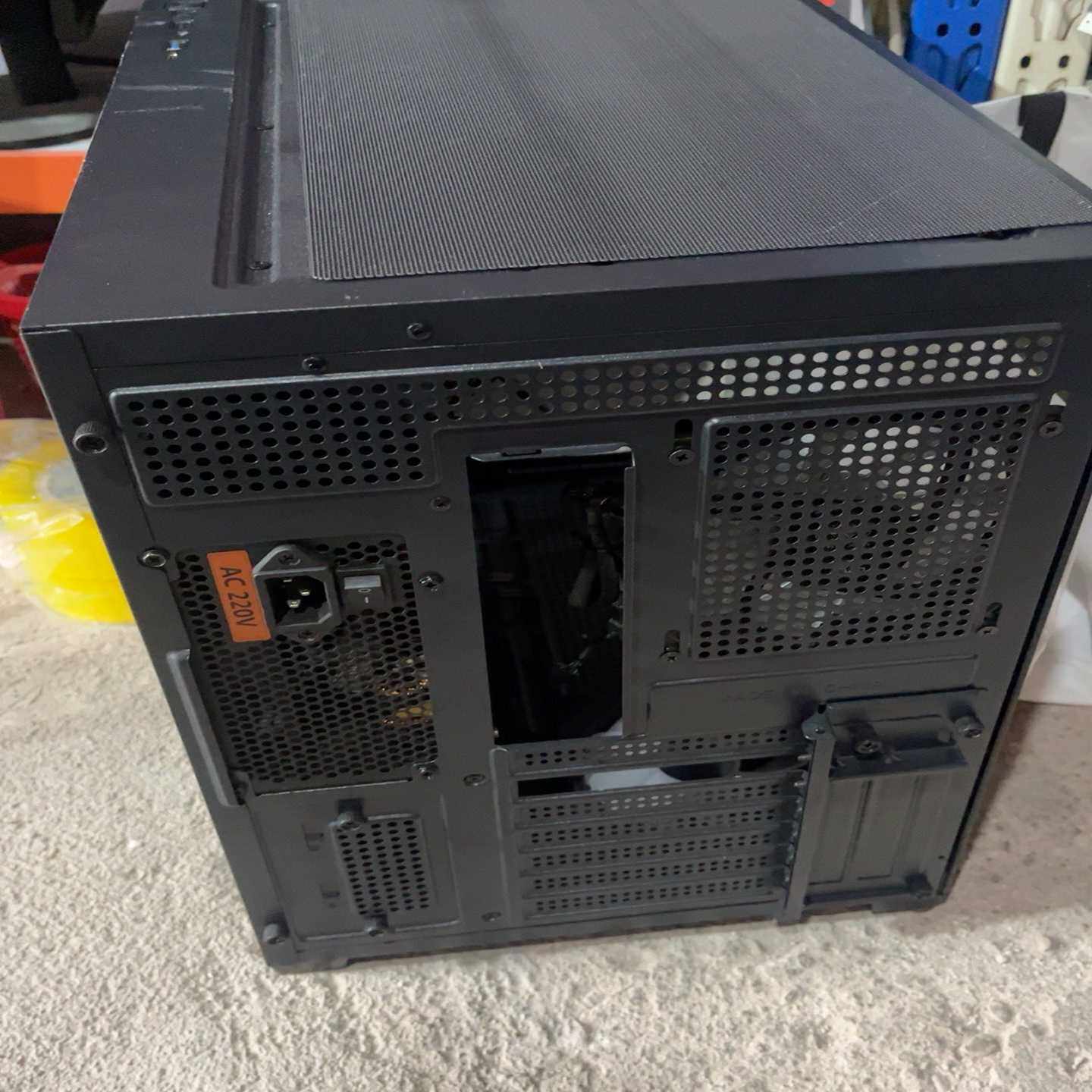 议价海景房机箱电源，带侧透玻璃面板，功能完好，成色如图，支持