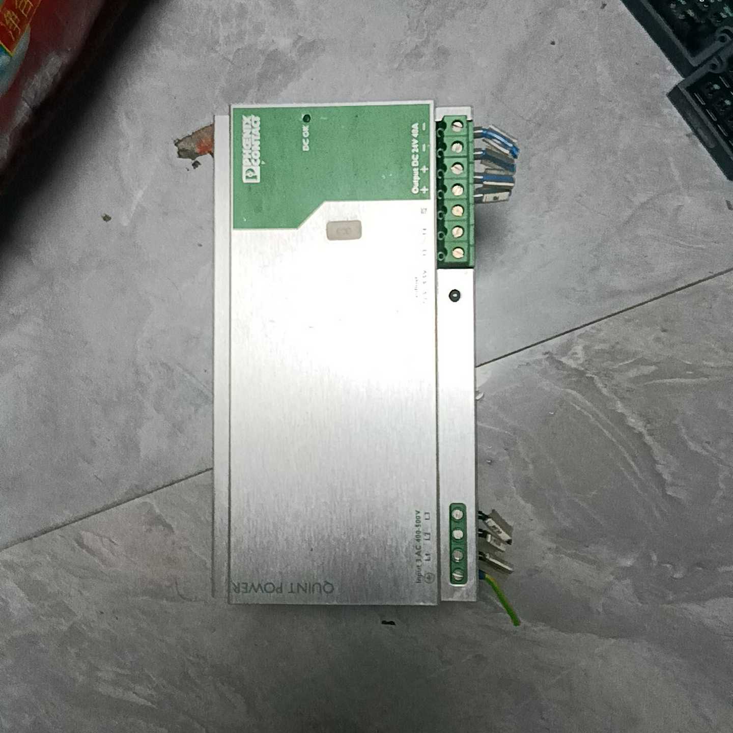 出一款绿色的菲尼克斯电源模块，型号为TPS740-1500--议价商品