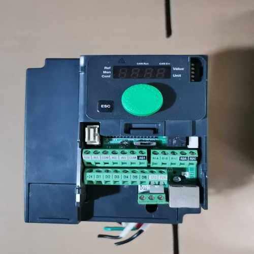 耐德变频器ATV320U07N4C八成新实物图用。询价
