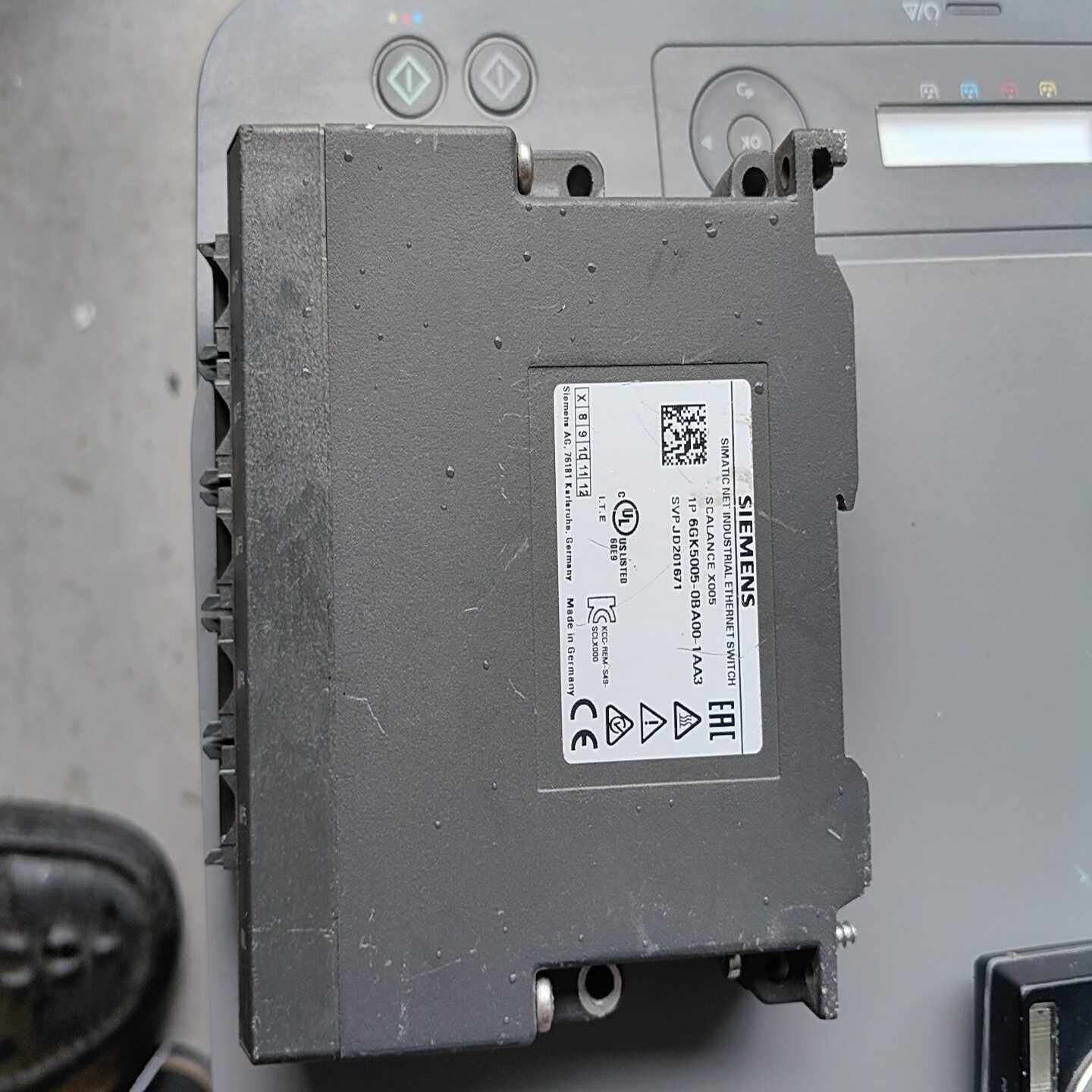 议价西门子交换器 6GK5005-0BA00-1AA3成色外观如