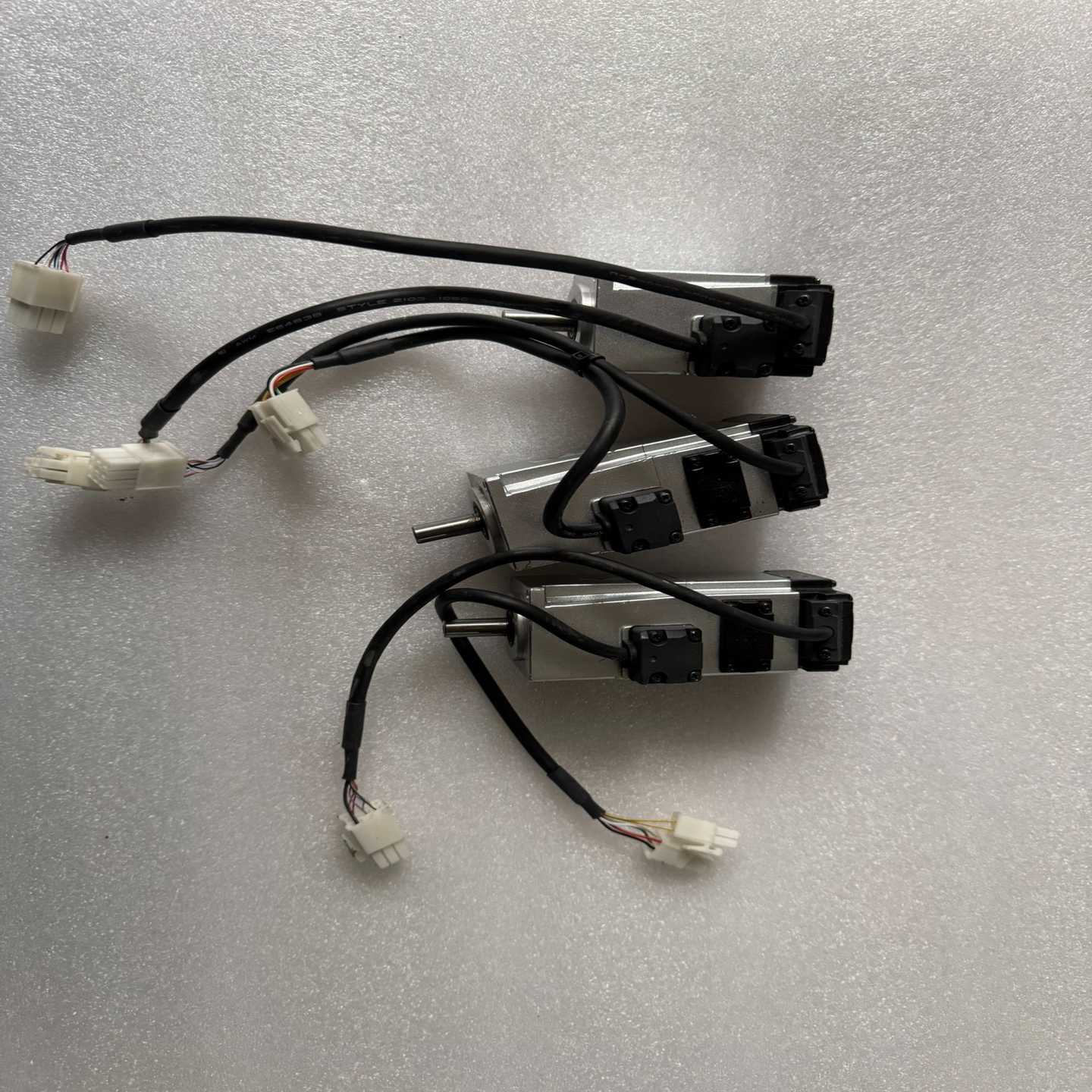 松下伺服电机MHMF012L1V2M，MHMF012L1U2--议价商品