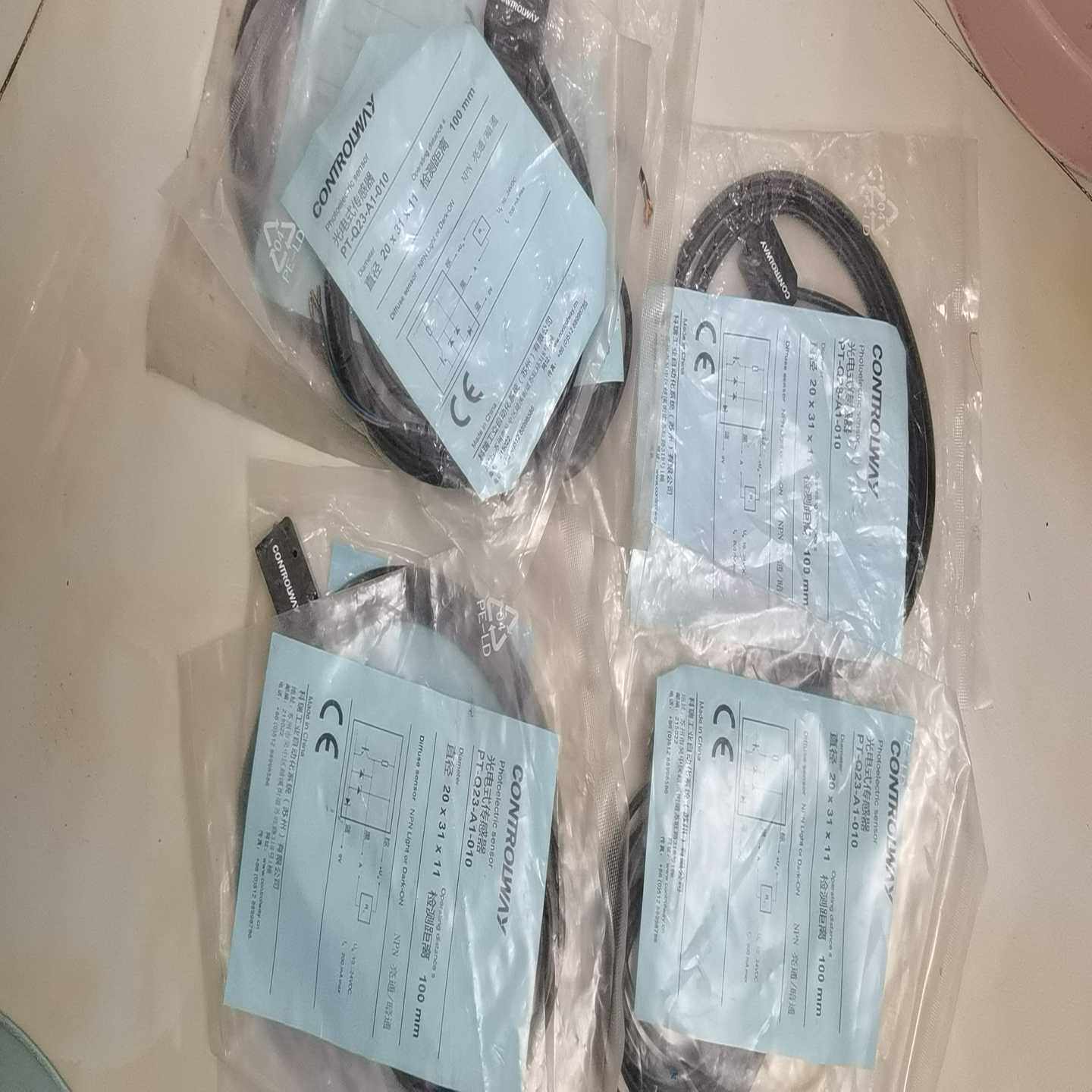 全新CONTROLWAY科瑞光电传感器，28个。型号PT-Q--议价商品