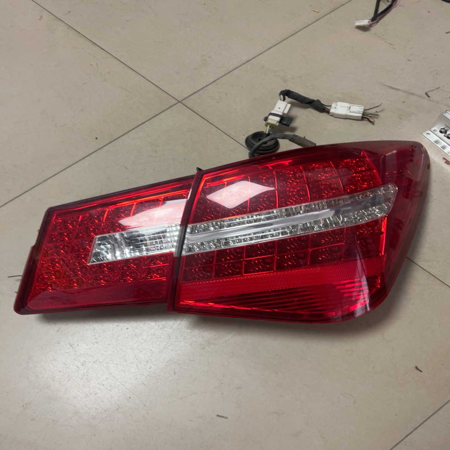 雪佛兰科鲁兹LED改装尾灯，成色新，二手拆车件，完好无损。不--