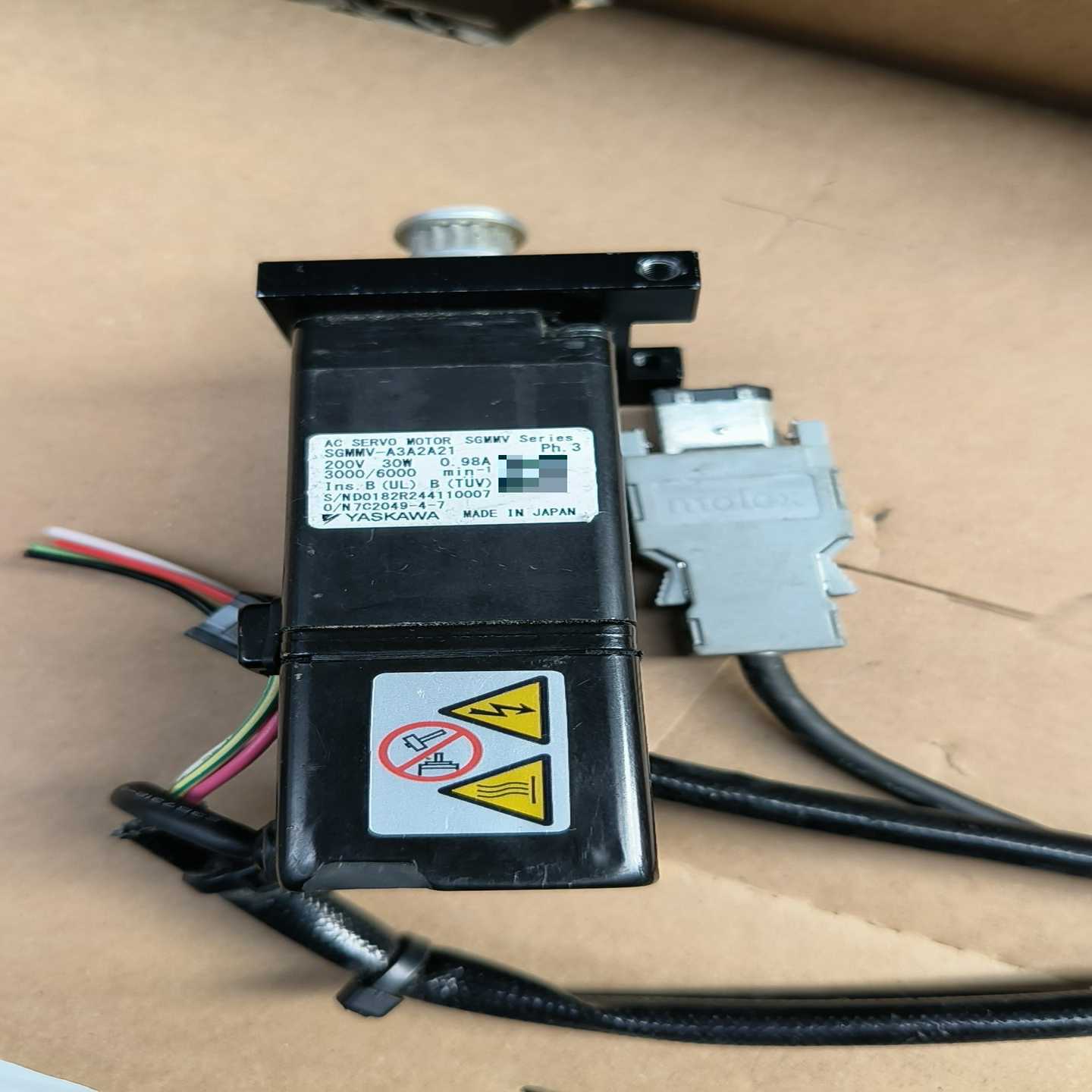 安川SGMMV-A3A2A21(30W)精密伺服电机图为实物--议价商品