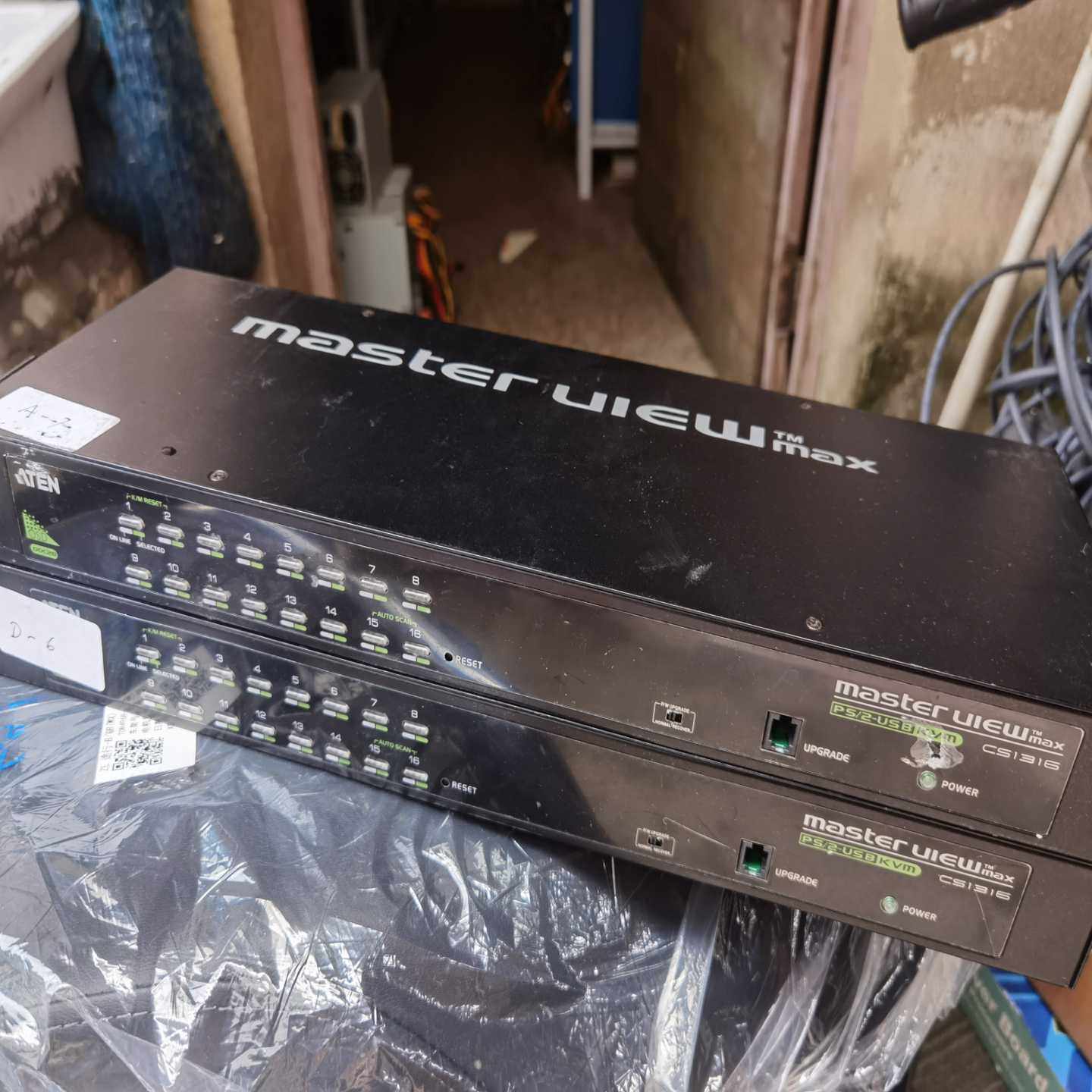 咨询-16口USB机架式混合切换器。CS-1316CS13