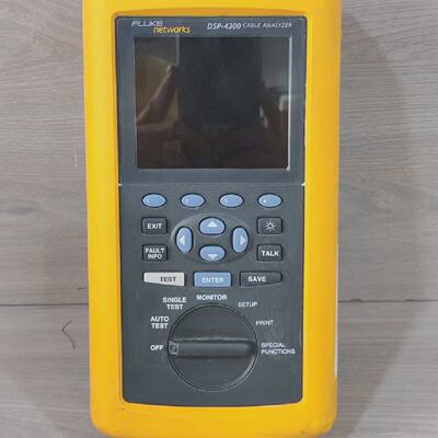 FLUKE NETWORKS DSP4300 CABLE ANALYZER FOR PARTS  WO ANY ACCS