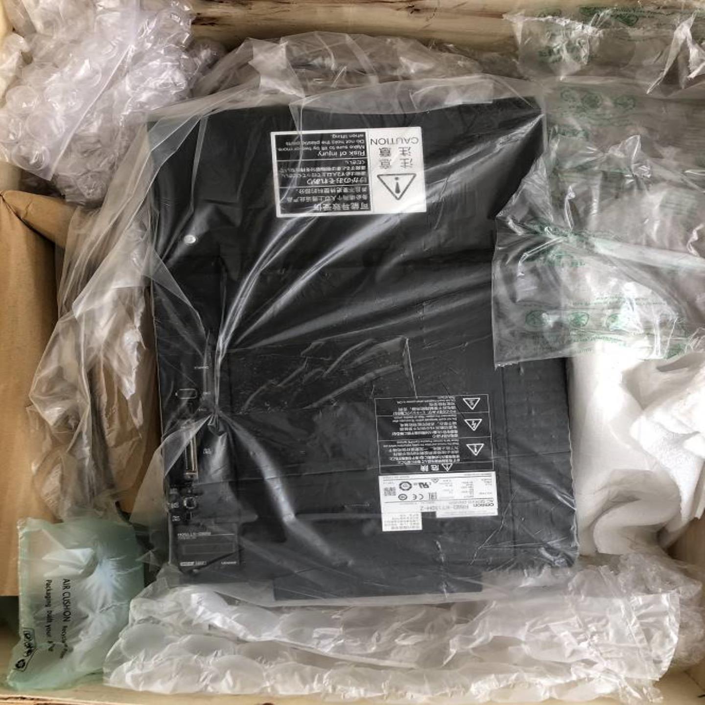 配件全新原装OMRON三相AC200V伺服驱动器R88D-KT150H-Z议价