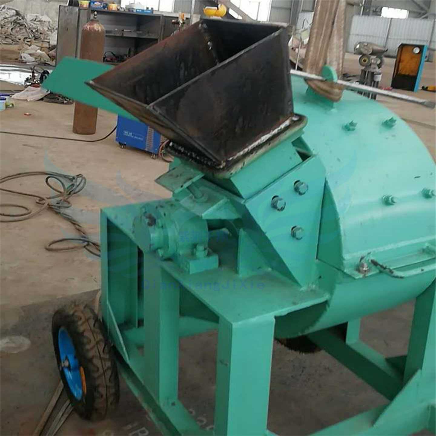 新款废柴杉木杆材破碎机大小型综合移动木耳颗粒料高效粉碎设备