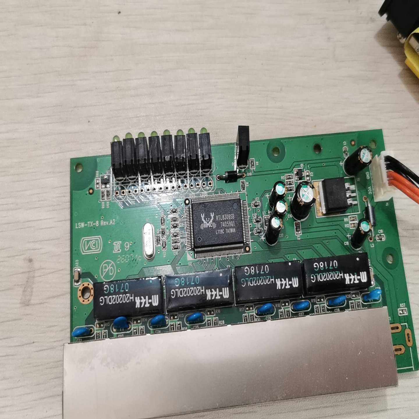出售一块交换机主板，型号LSW-TX-8Rev.A2。板子-询价客服