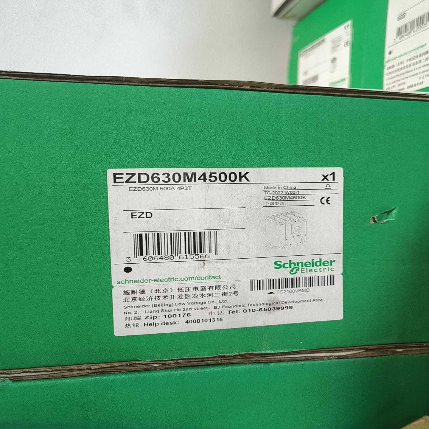 施耐德塑壳断路器EZD630M4500K，4P500A，全新