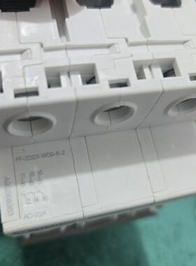 施耐德小型隔离开关iINT125S3P32A