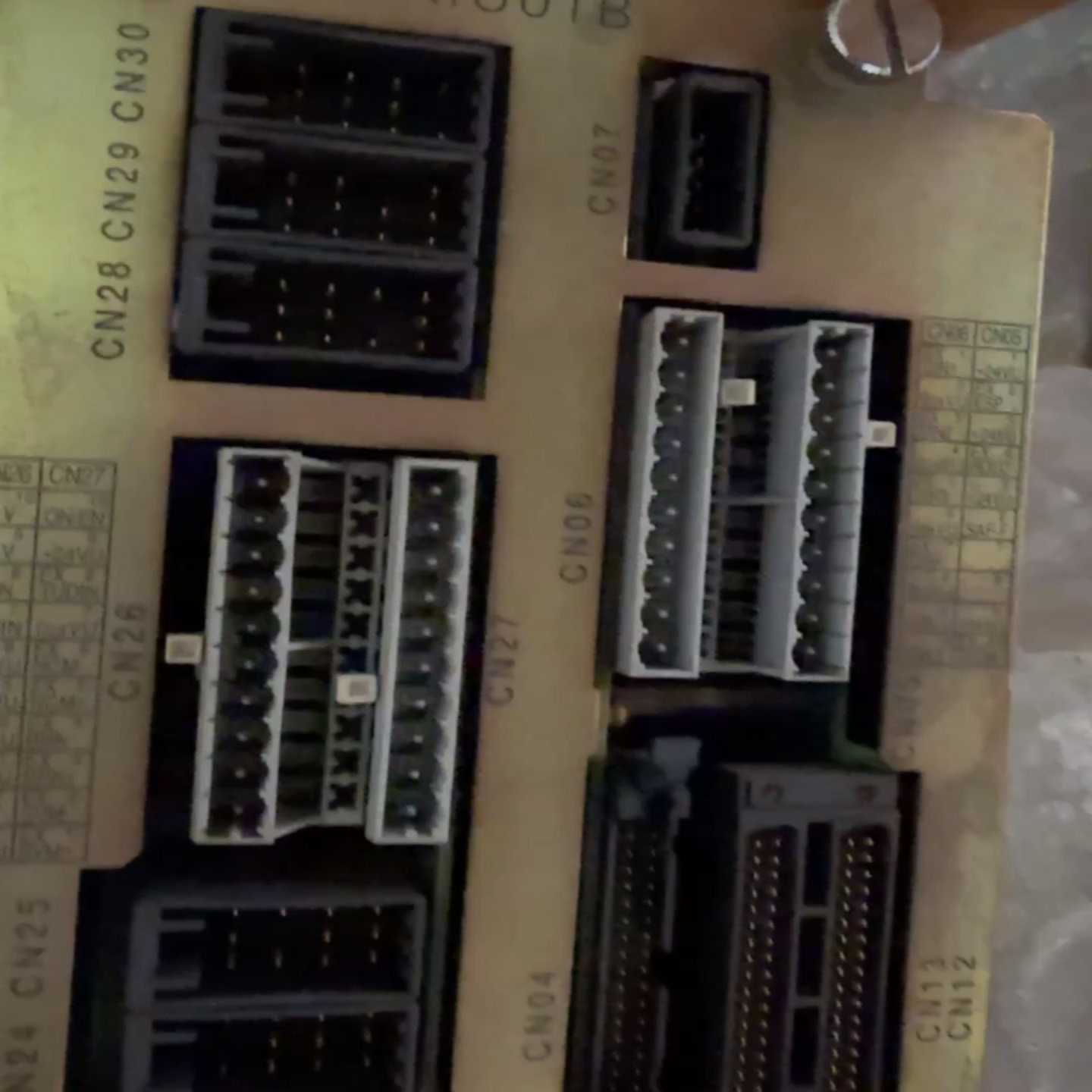 询价安川机器人XRC伺服放大器JZNC-XIU01B二手