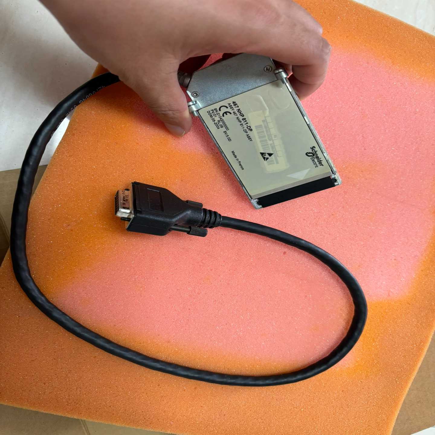 施耐德通讯卡467NHP811-DP，带原装线 线缆。--议价商品