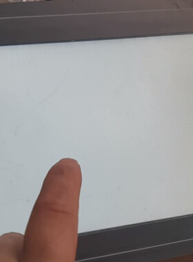 寻I昆仑通态触摸屏TPC1061Ti一个通电白屏外壳破损有