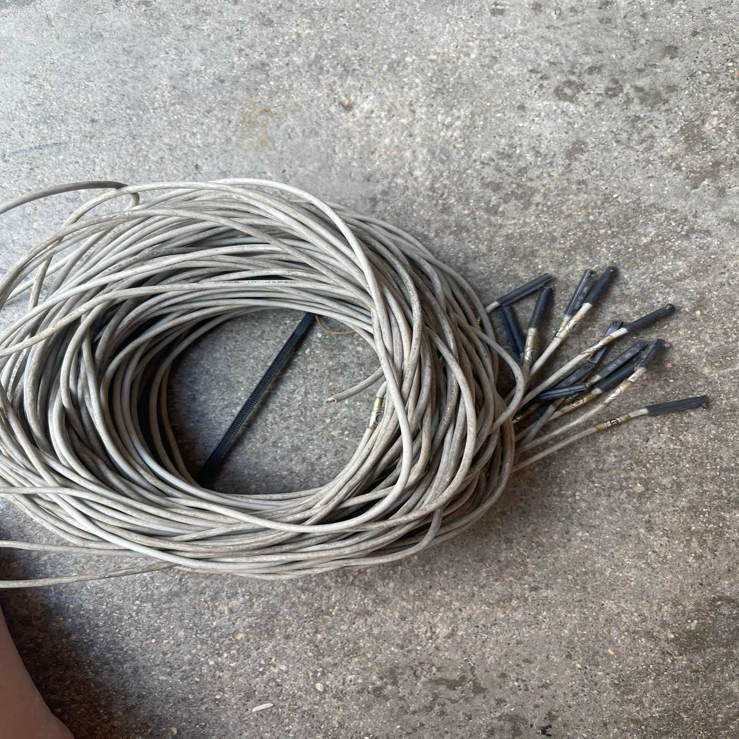 SMCD-A90磁性开关，成色看图线长一米左右，有需要--议价商品