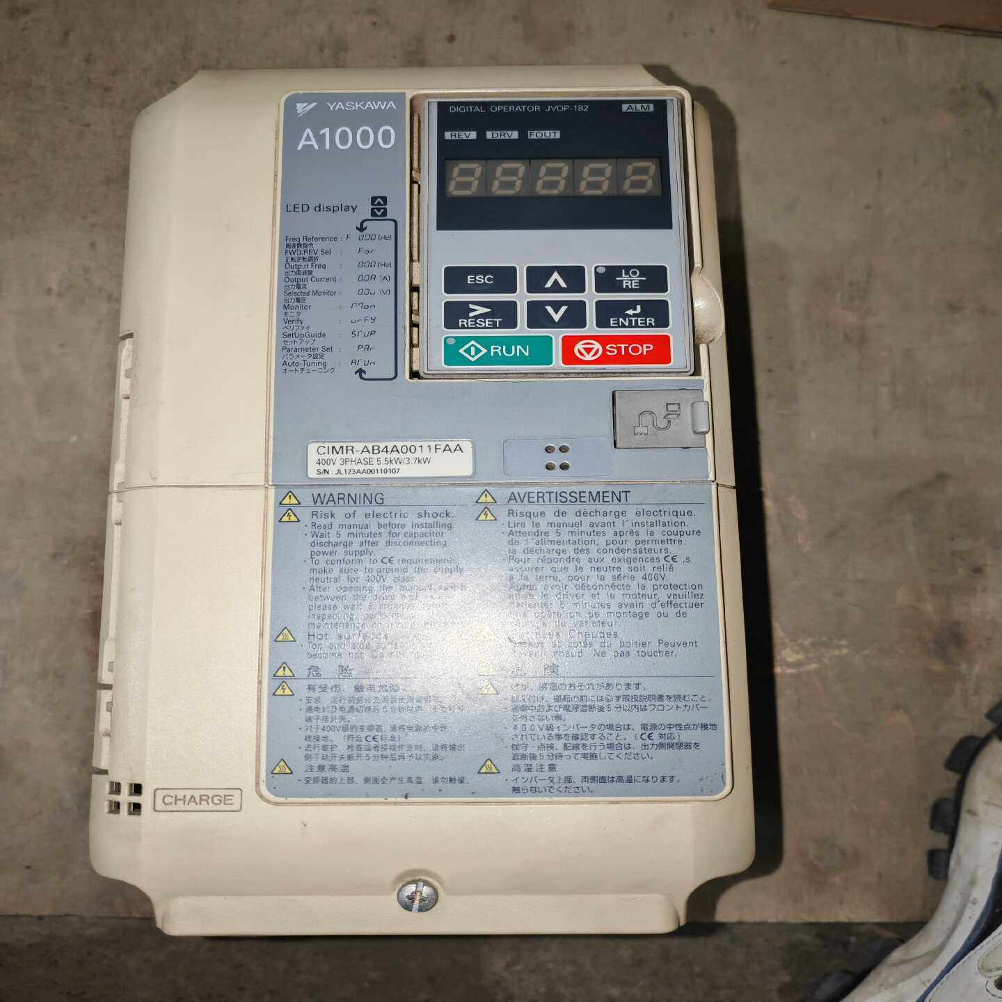 变频器CIMR-AB4A0011FAA成色如图，功能