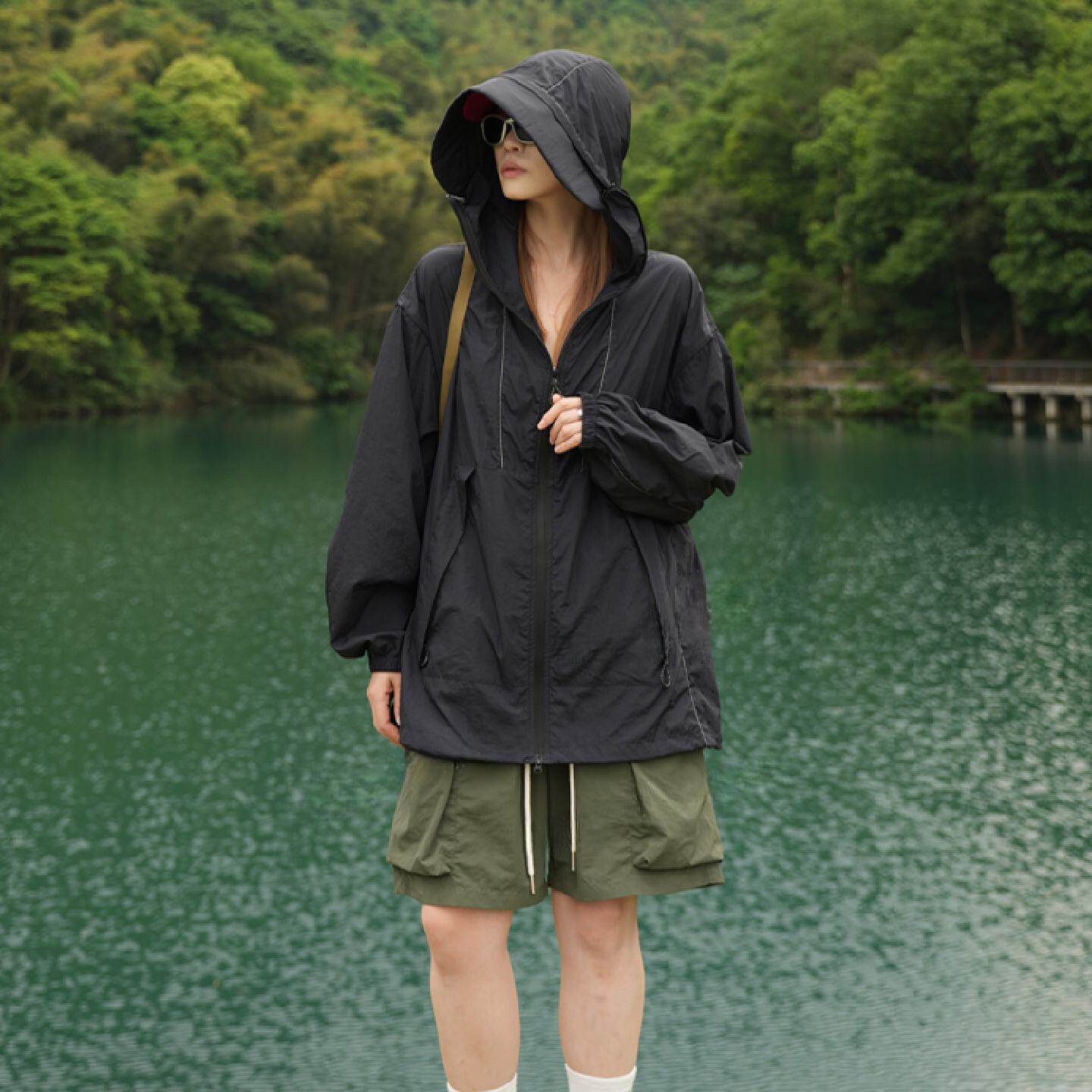 UPF50防紫外线连帽檐轻薄透气防晒衣女夏季2024宽松运动防水外套