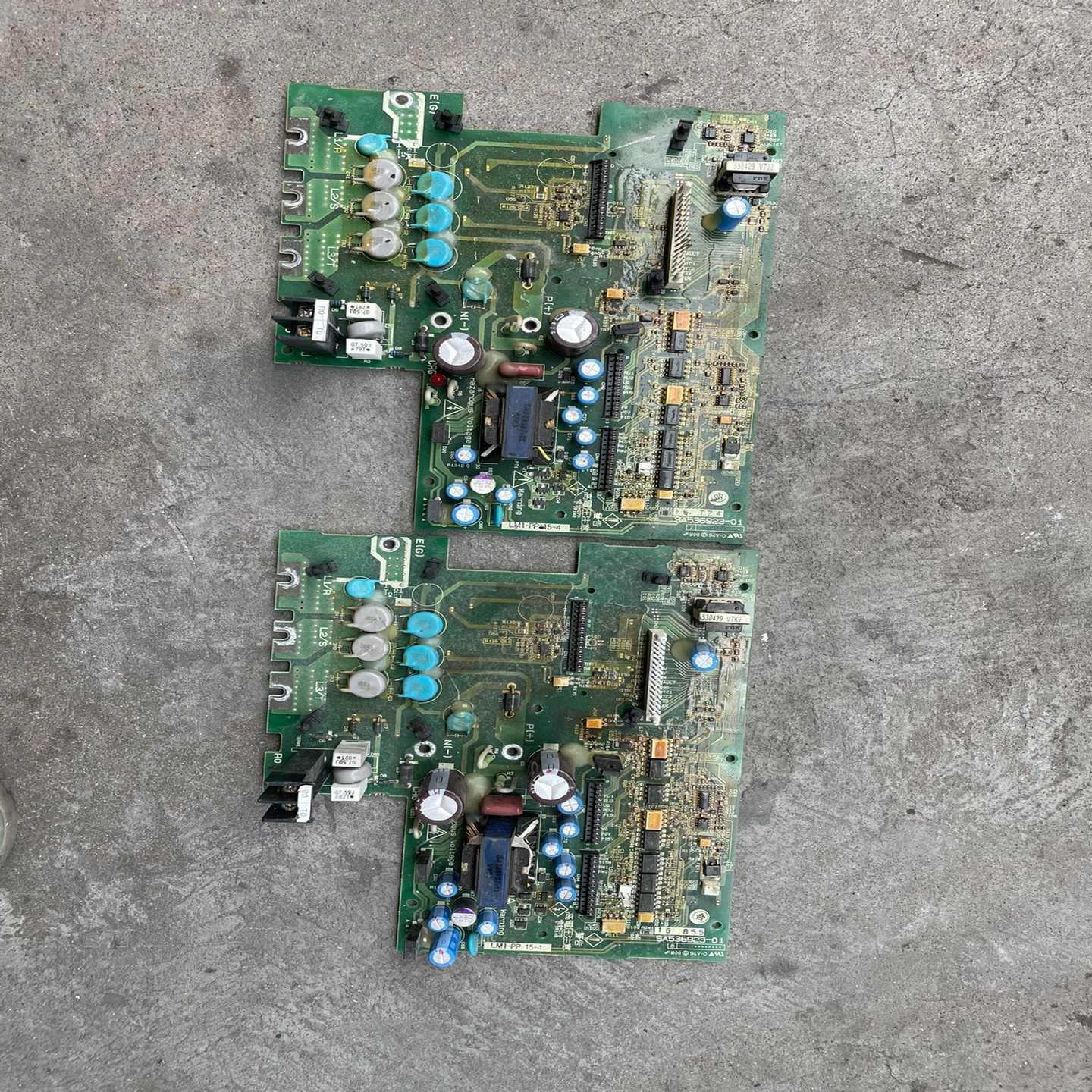 【议价】富士电梯变频器15LM1S-4X0驱动板两张目测无修