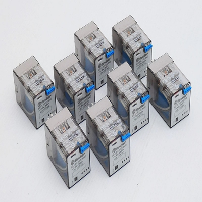 8xFinder60.13.9.110.0040Industrie-Relais-unused-