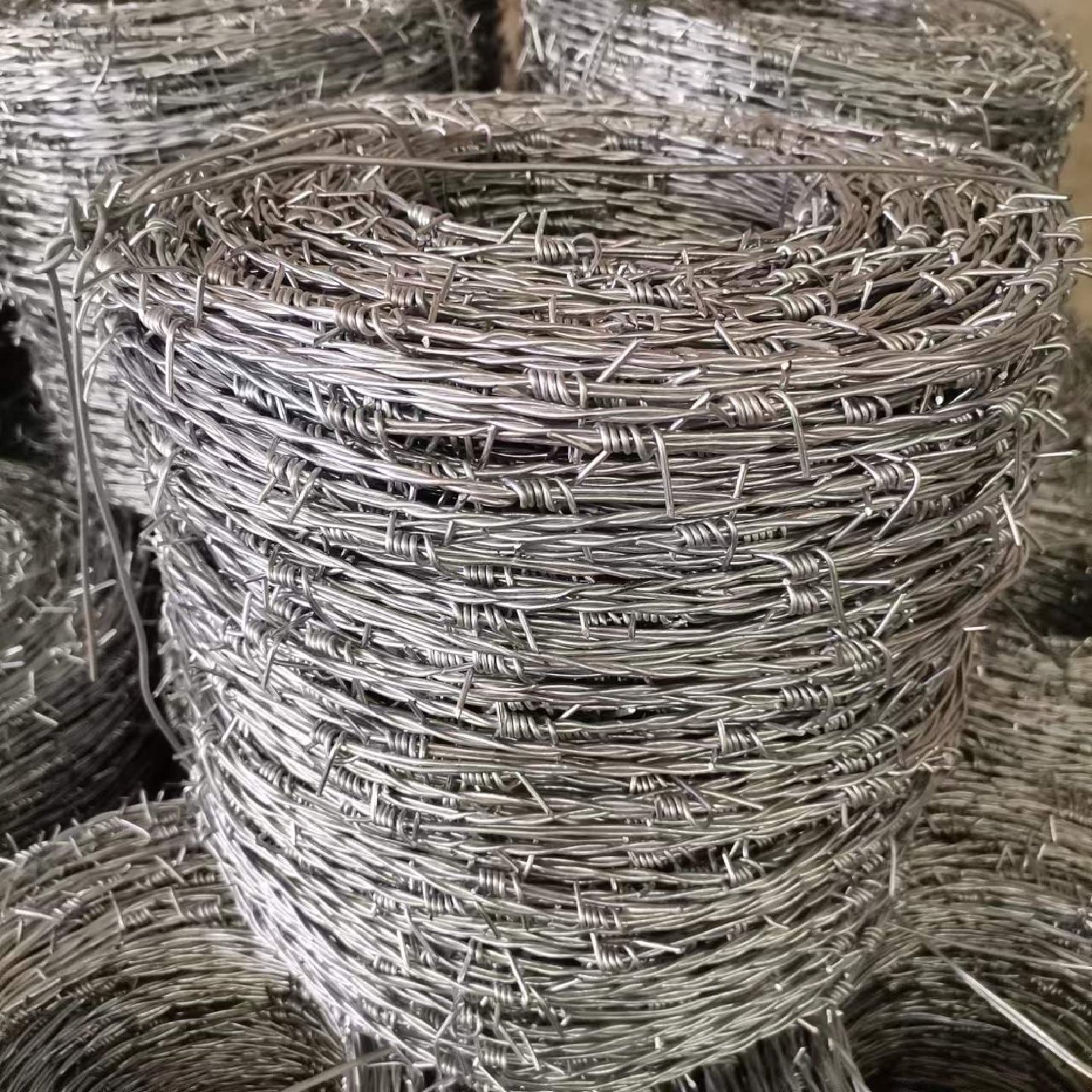 防锈刀片刺绳刺丝滚笼围墙防爬防盗刺网热镀锌铁蒺藜监狱防护网刺,五金/工具,护栏/隔离栏,淘宝优惠券,粉丝福利购,淘宝优惠卷