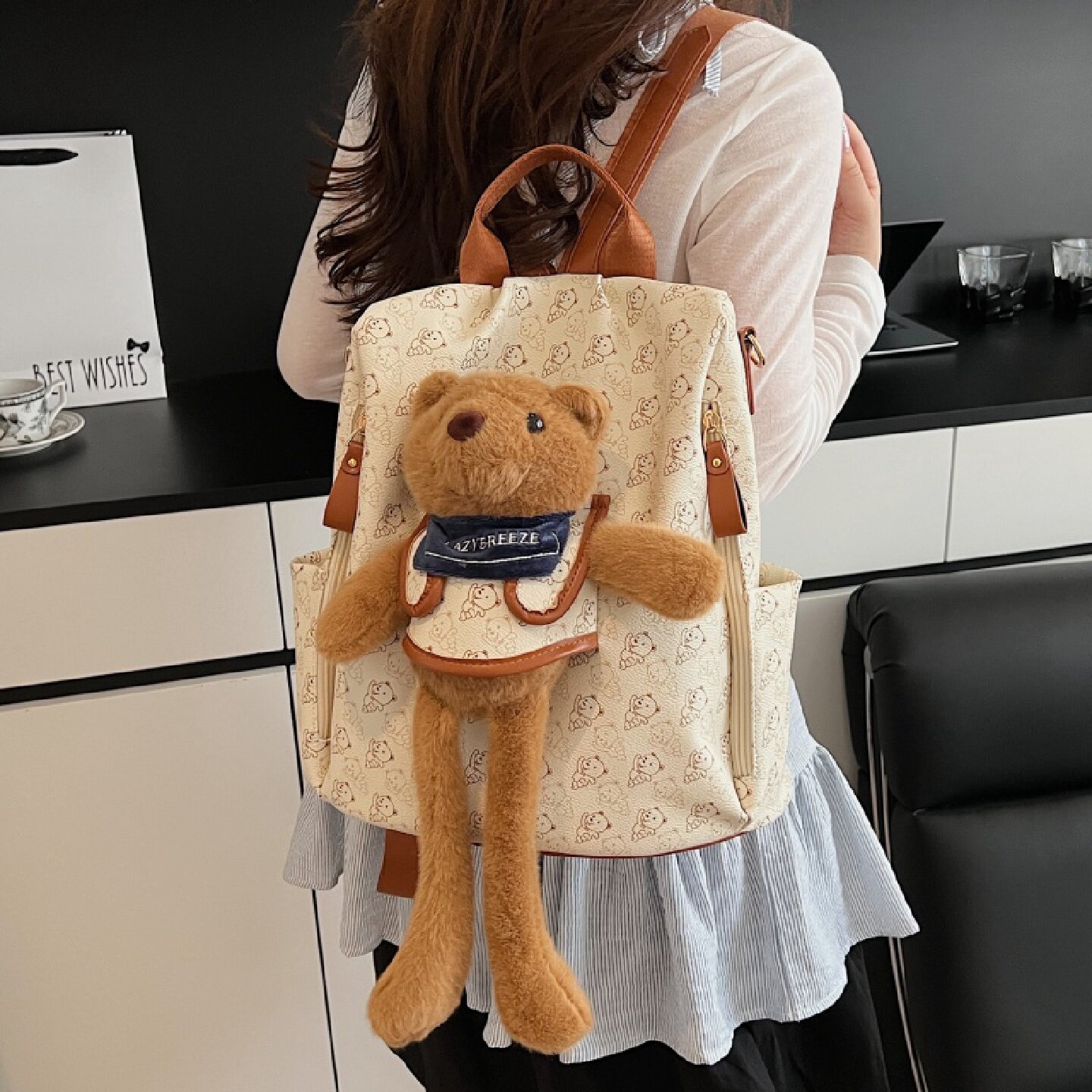 夏季可爱小熊双肩包女潮大容量通勤学生书包小众百搭外出旅行背包