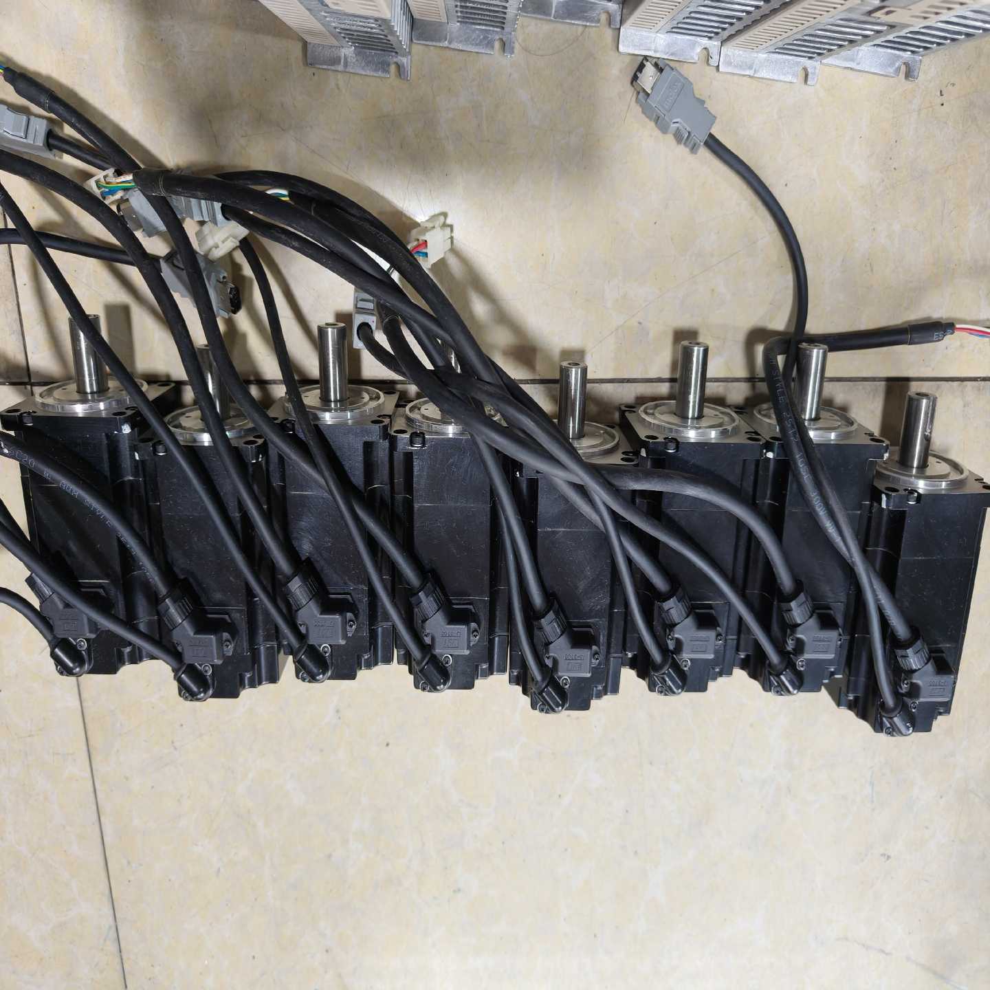 咨询-安川400瓦伺服驱动器电机SGPMS-2R5A30A，SGM