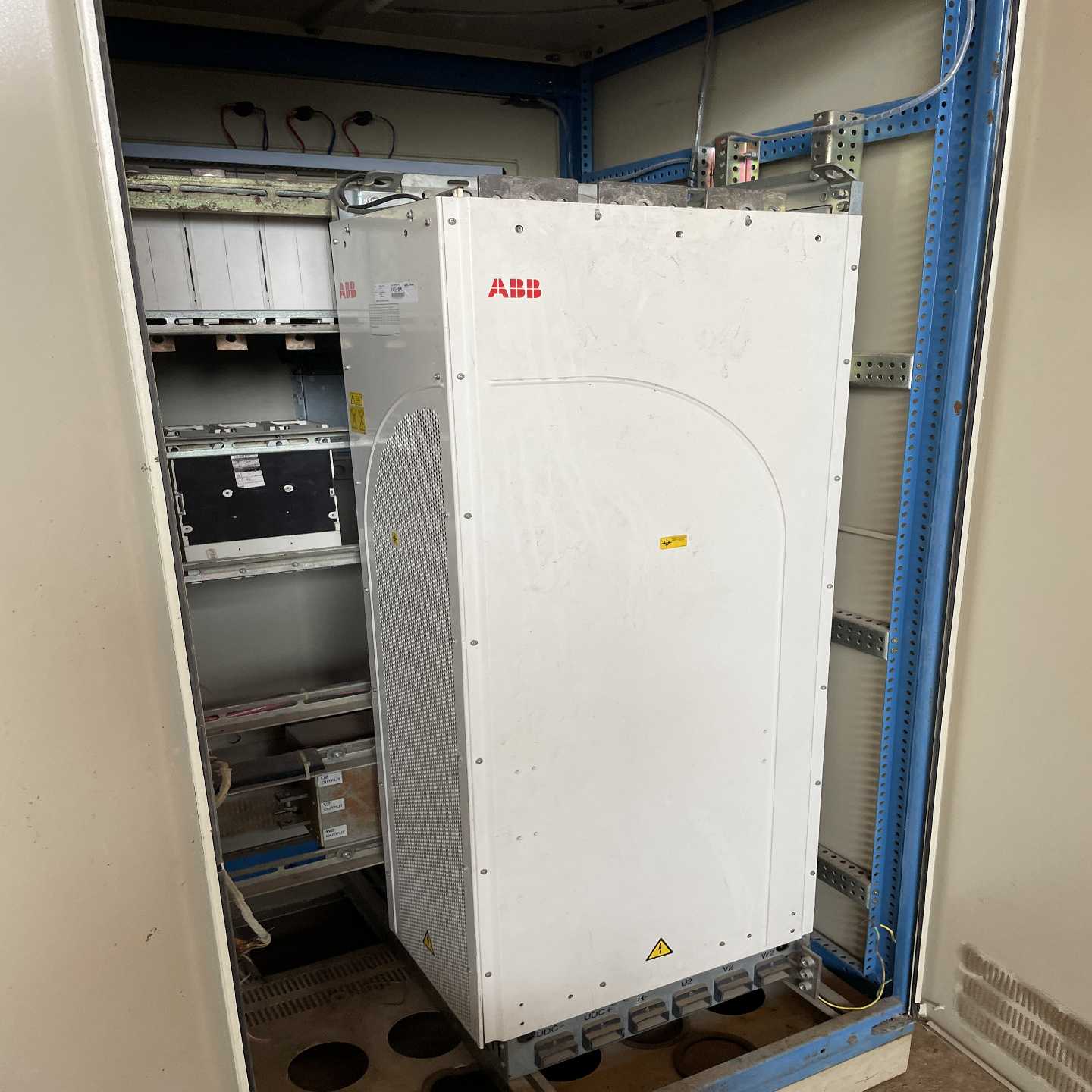 ACS800-04M-0440-3P901，ABB变频器3--议价商品