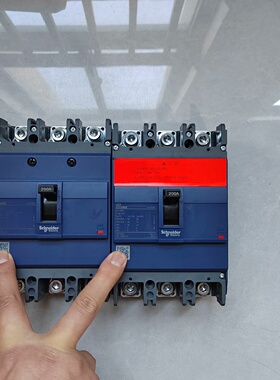 施耐德EZD250E3P200A数量2台20拍前询价