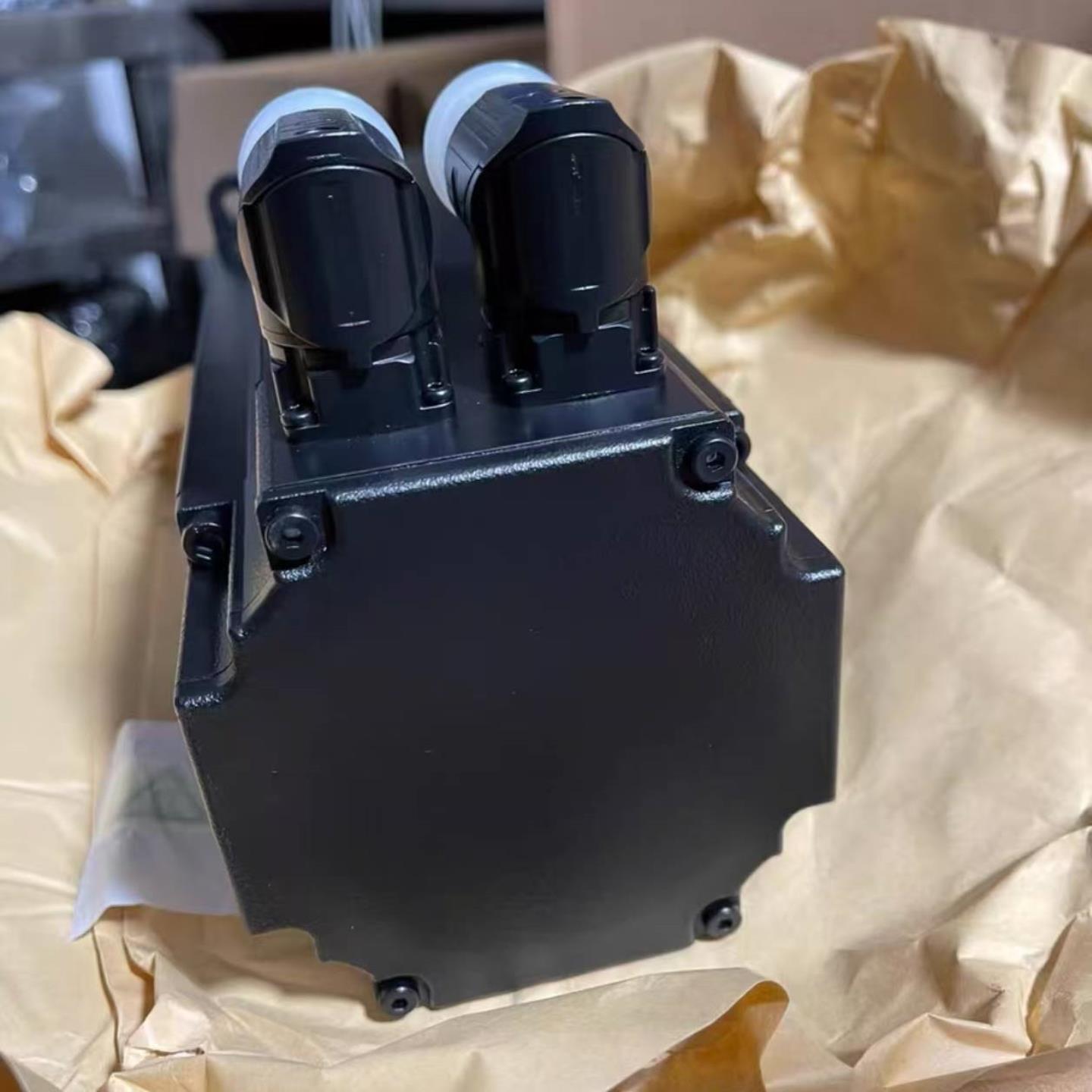 配件8LSA44DB030S000-3 8LSA44DB030S100-3 贝加莱伺服电机议价