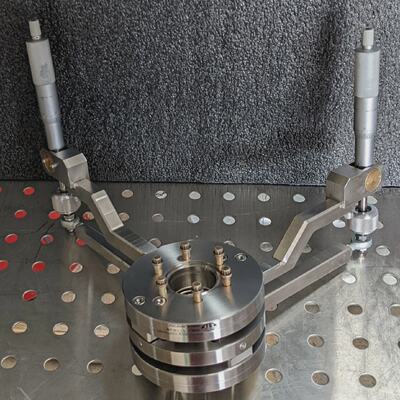 Thermionics超高分辨率倾斜阶段234conflat法兰格uhv吸尘器