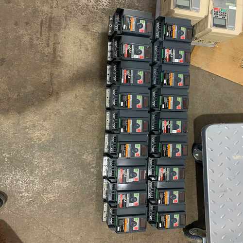 东芝VFNC3C变频器1.5KW，2.2KW，实物拍摄，功能--议价商品