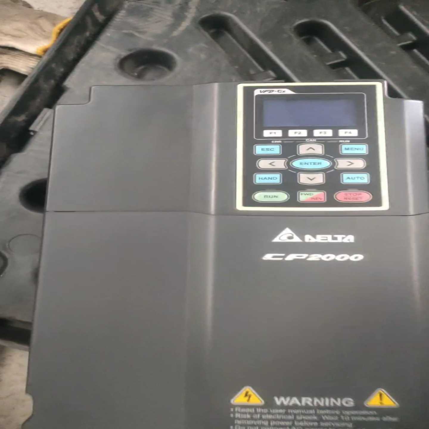 台达CP2000-11KW重载变频器一台，成色可以，功能询价