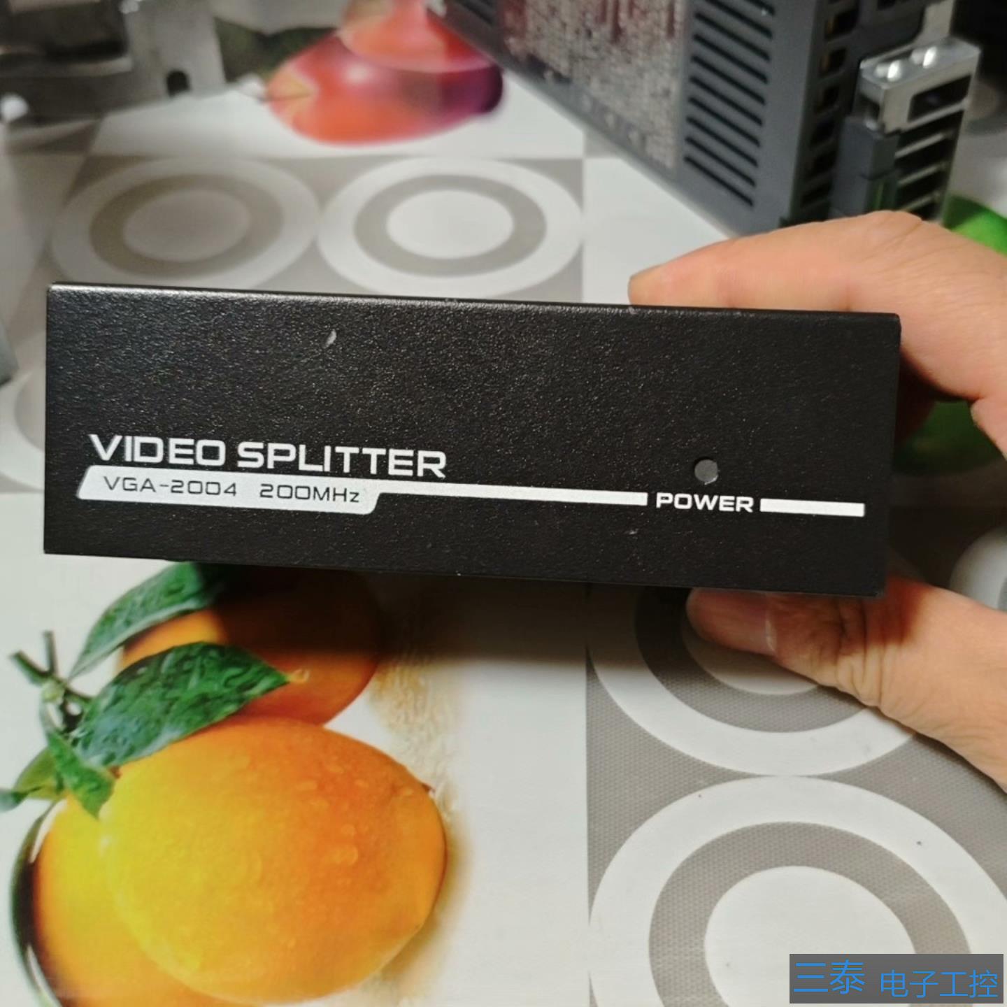 VGA分屏器同屏器投影仪电脑分屏器一分四4PORT，议价