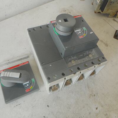 ABB Tmax 4 POLE CIRCUIT BREAKER 500amps Thermaomagnetic Rele