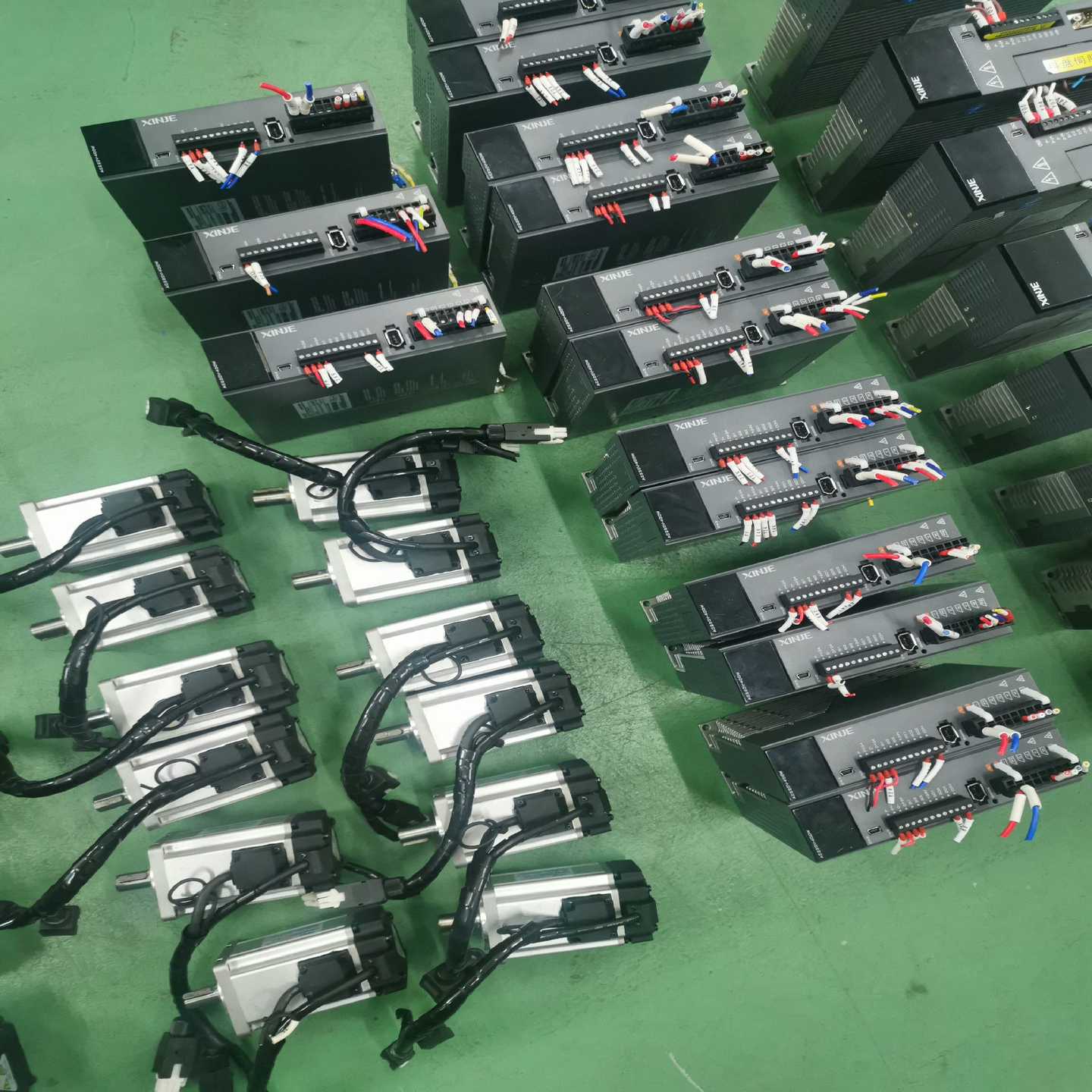 新款信捷400伺服电机，驱动DS5L1-20P4-PTA，现适用